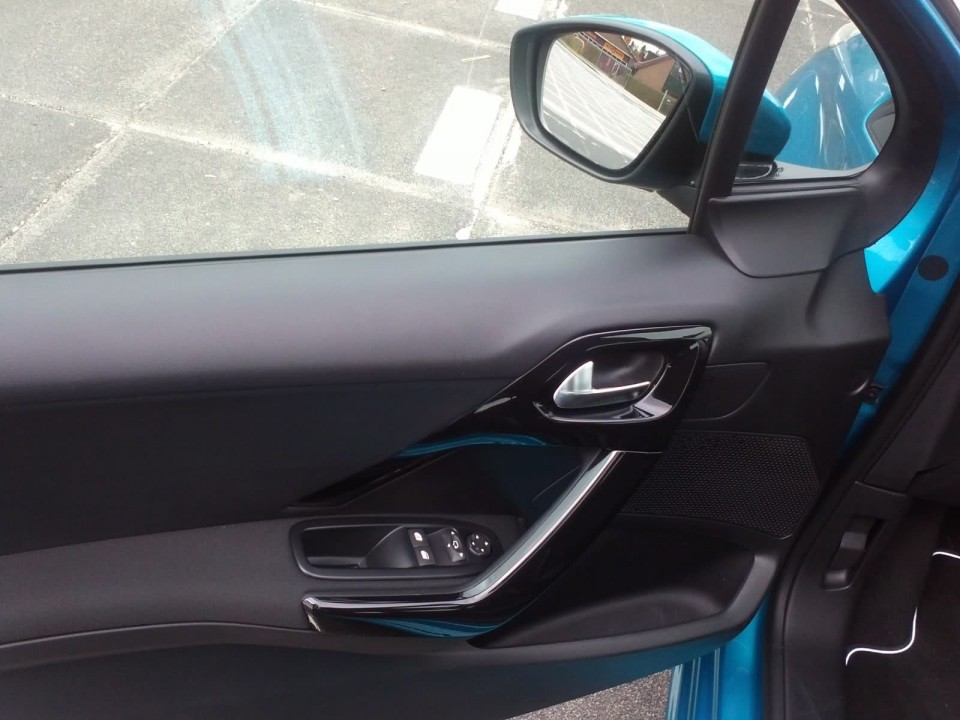 Porte conducteur Peugeot 208 Active 1.4 VTi 95 005