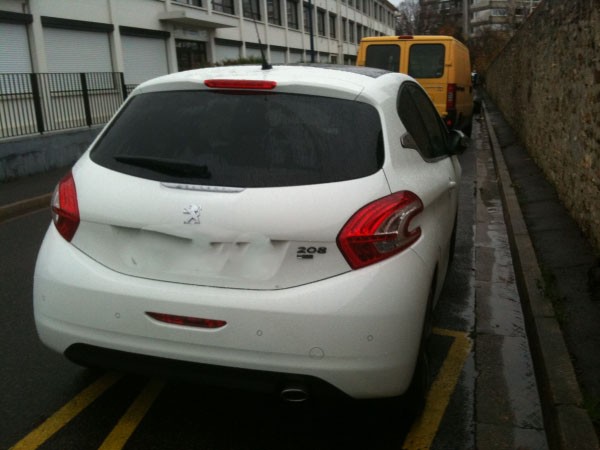 Peugeot 208 Féline 3 portes Blanche