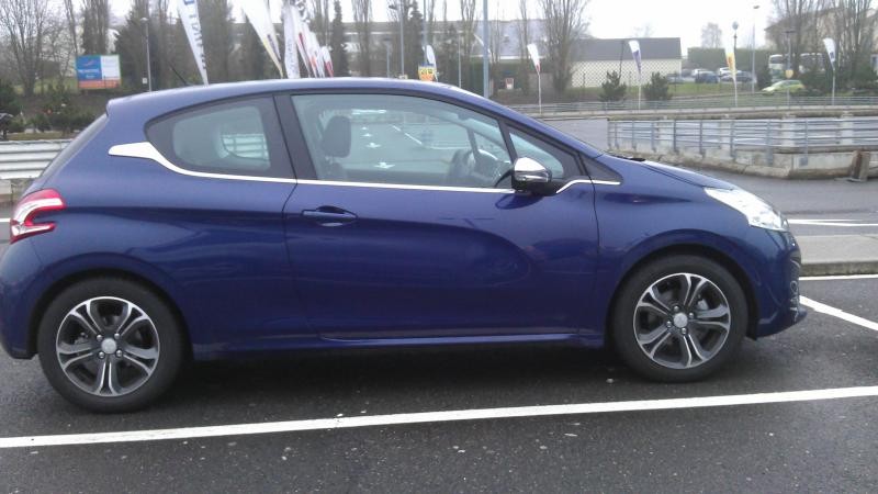 Peugeot 208 Bleu Virtuel 3 portes