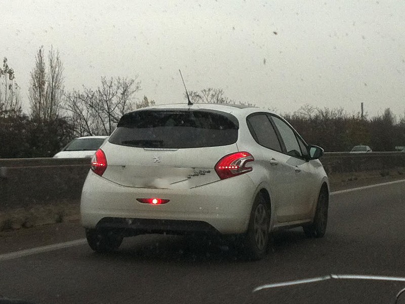 Peugeot 208 Active Blanc Banquise sur l'A13