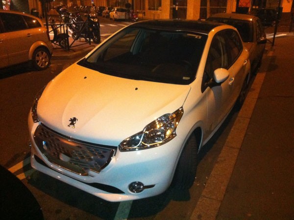 Peugeot 208 Blanc Banquise 5 portes + Becquet à Paris