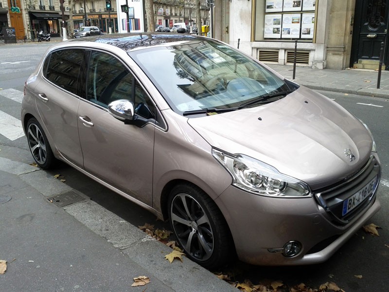 Peugeot 208 e-HDi Blossom Grey 5 portes à Paris