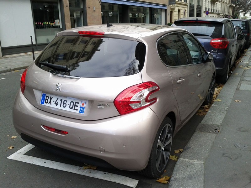 Peugeot 208 e-HDi Blossom Grey 5 portes à Paris