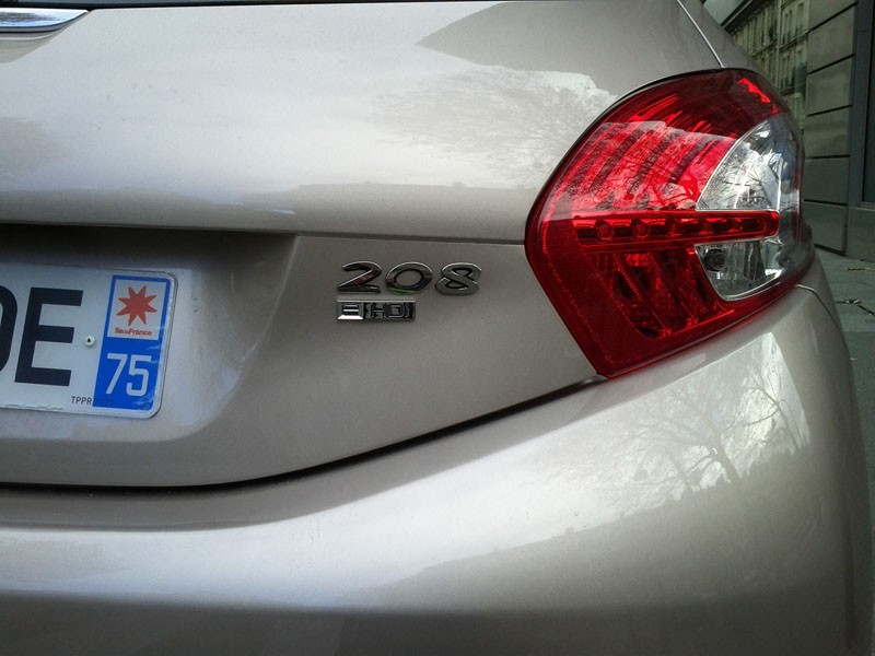 Sigle e-HDi Peugeot 208 e-HDi Blossom Grey 5 portes à Paris