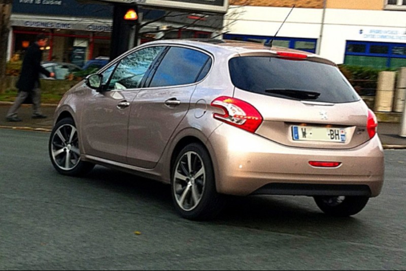 Peugeot 208 Blossom Grey 5 portes Poissy