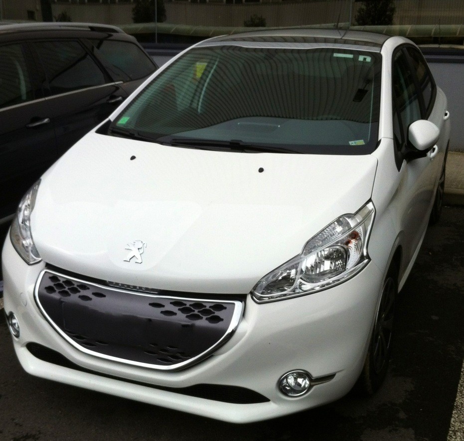 Peugeot 208 Economique 5 portes Blanche à Poissy