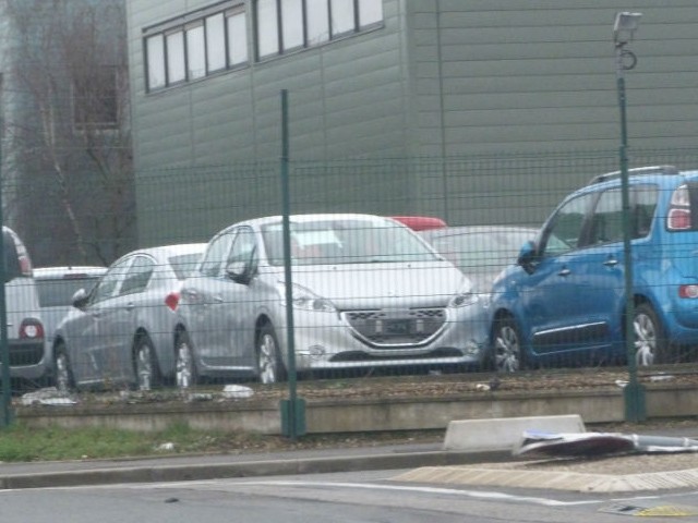 Peugeot 208 Economique Gris Aluminium 5 portes