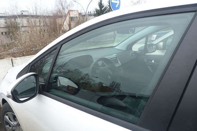 Intérieur Peugeot 208 Access Blanc Banquise 5 portes
