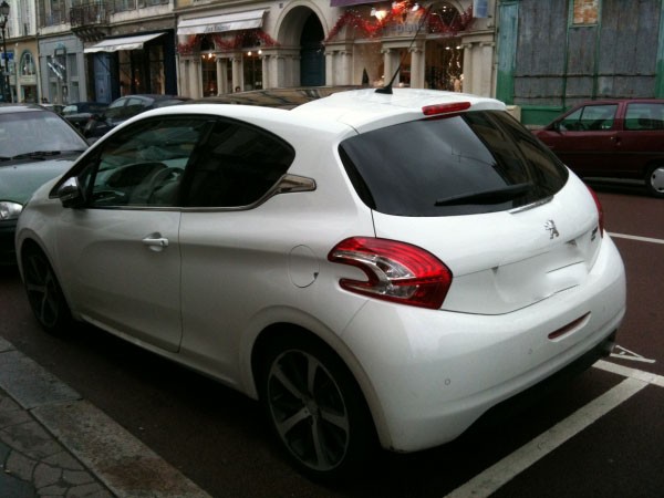 Peugeot 208 3 portes Blanc Banquise à Versailles