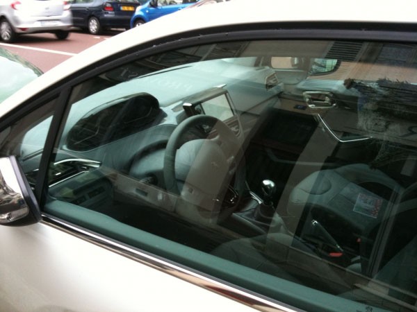 Intérieur Peugeot 208 3 portes à Versailles