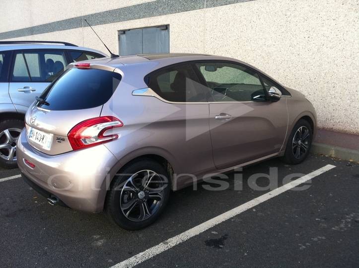 Peugeot 208 Blossom Grey Roulage Plaisir (78) 01