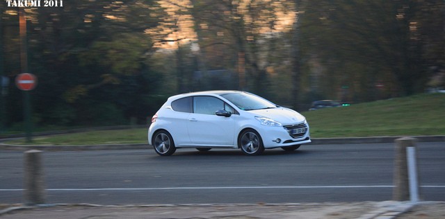 Peugeot 208 Féline Blanc Banquise