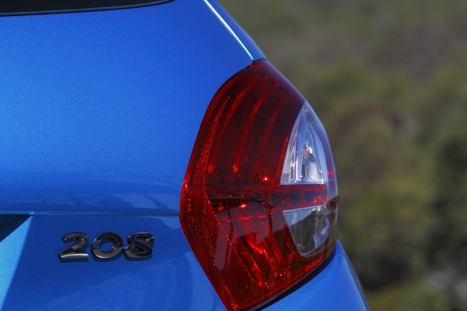peugeot-208-active-australia-1-007