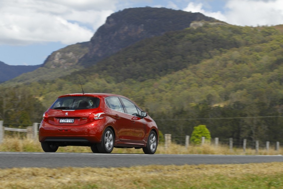 peugeot-208-allure-australia-1-023