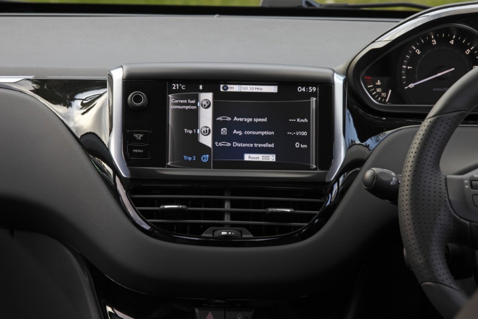 peugeot-208-touch-screen-australia-1-067
