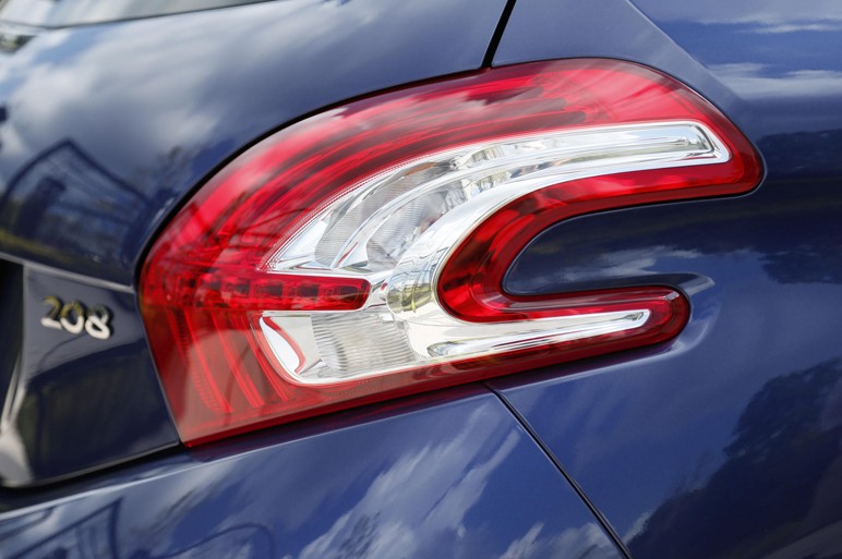 peugeot-208-japon-1-012