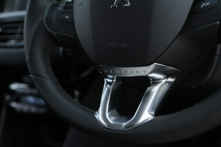 peugeot-208-japon-1-020