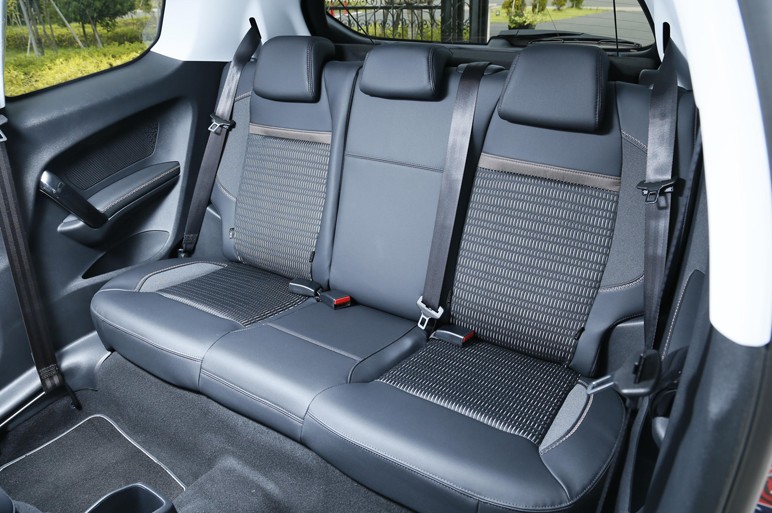 peugeot-208-japon-1-025
