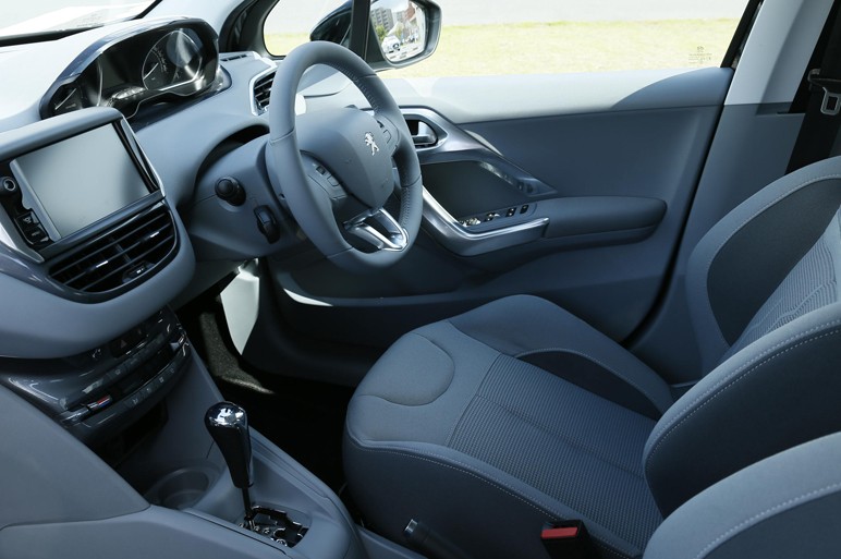 peugeot-208-japon-1-029