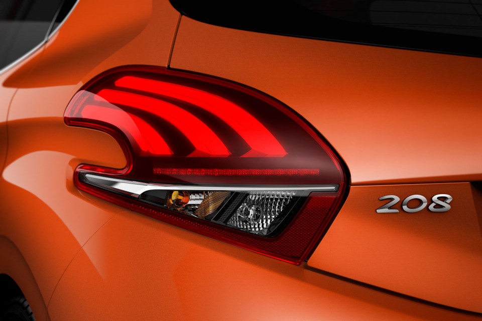 Photo feu arrière LED nouvelle Peugeot 208 restylée (2015)