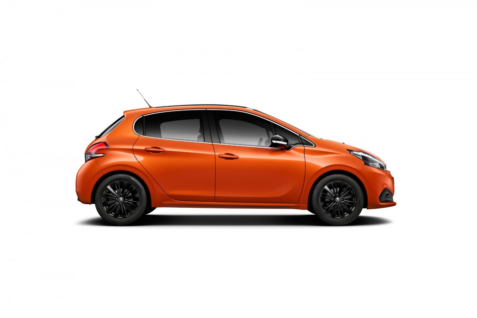 Photo profil nouvelle Peugeot 208 restylée Orange Power (2015)