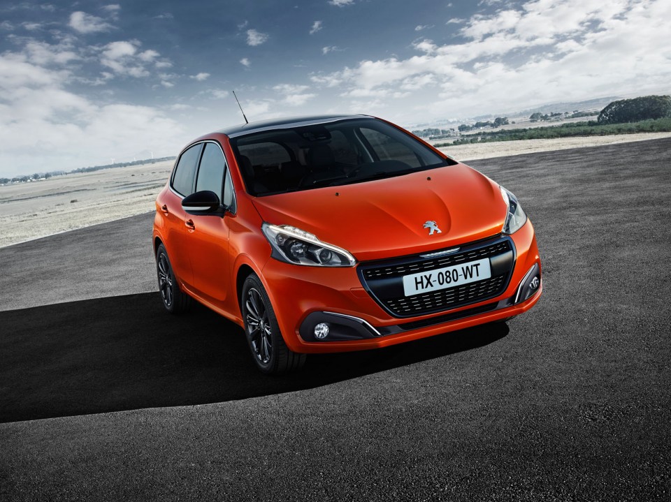 Photo officielle Peugeot 208 restylée Orange Power (2015)