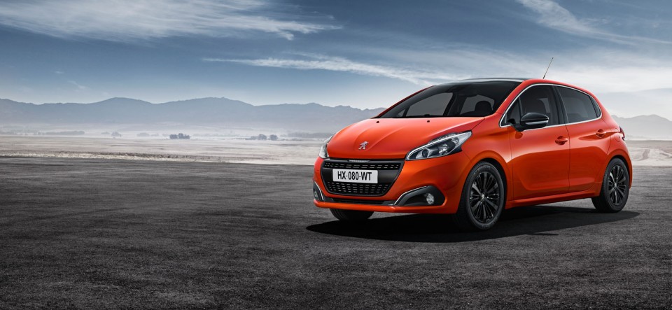 Photo officielle Peugeot 208 restylée Orange Power (2015)