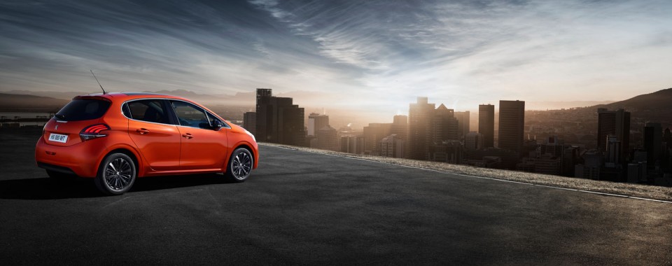 Photo officielle Peugeot 208 restylée Orange Power (2015)