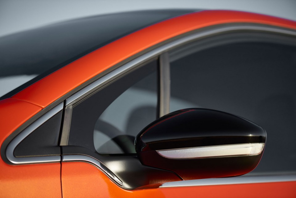 Photo rétroviseur noir Perla Nera nouvelle Peugeot 208 restylé