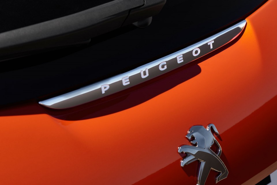 Photo emblème Peugeot nouvelle Peugeot 208 restylée (2015)