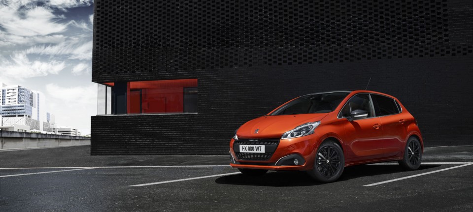 Photo nouvelle Peugeot 208 Allure Orange Power restylée