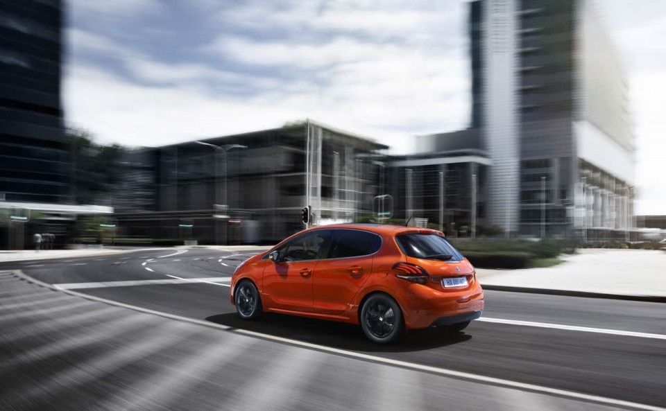 Photo nouvelle Peugeot 208 Allure Orange Power restylée