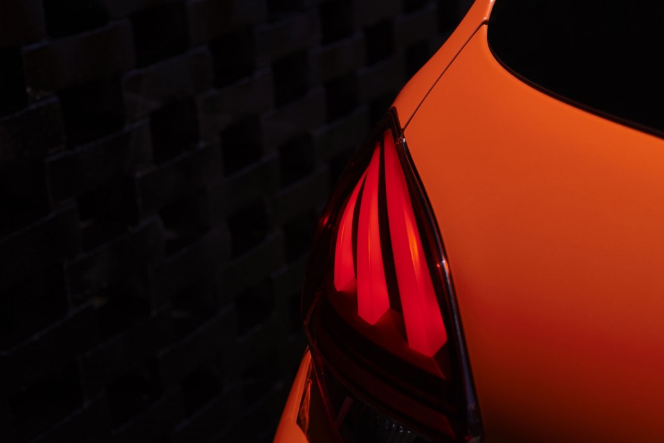 Photo détail feu arrière nouvelle Peugeot 208 Allure Orange Po