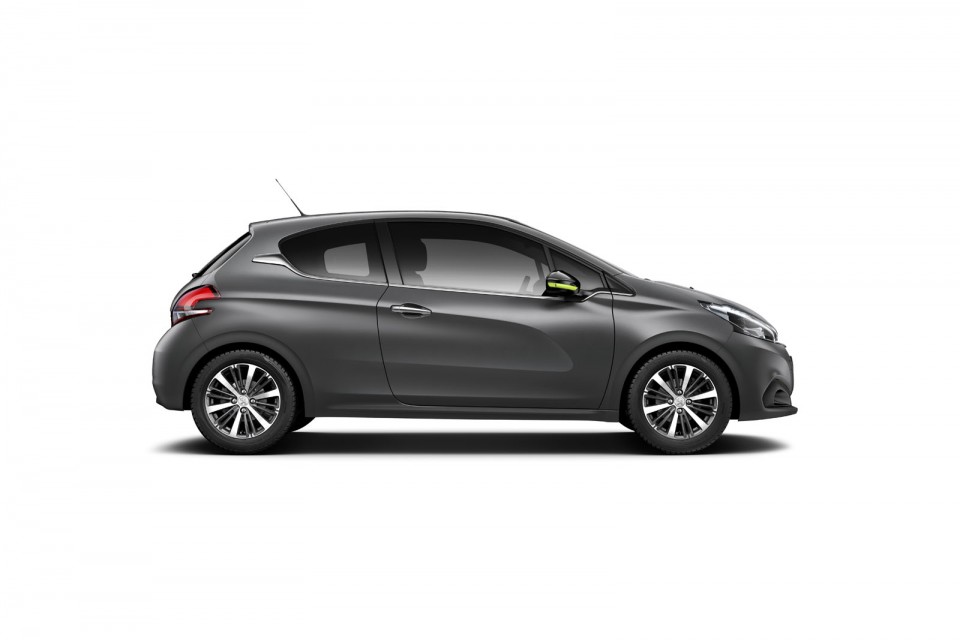 Photo profil nouvelle Peugeot 208 restylée Ice Silver
