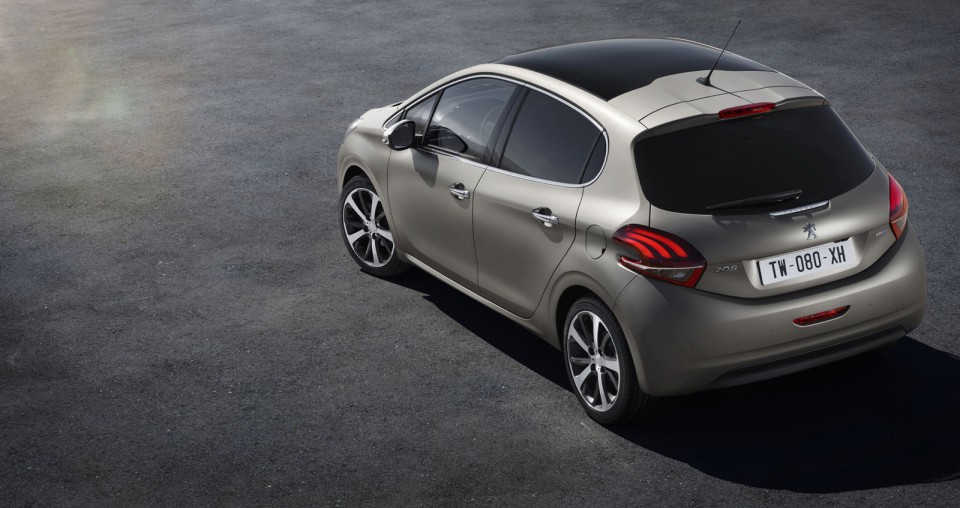 Photo nouvelle Peugeot 208 Féline Ice Grey restylée