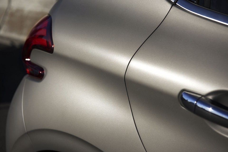 Photo nouvelle Peugeot 208 Féline Ice Grey restylée