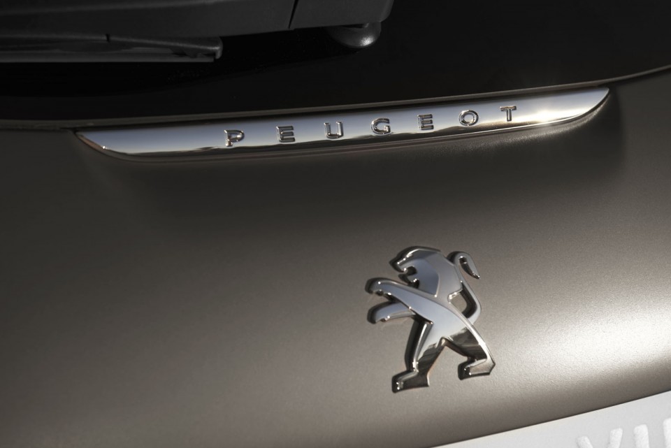 Photo nouvelle Peugeot 208 Féline Ice Grey restylée