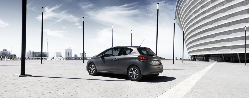 Photo nouvelle Peugeot 208 Allure Ice Silver restylée