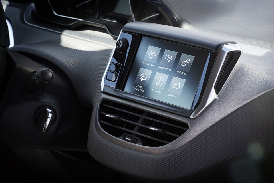 Photo écran tactile SMEG+ nouvelle Peugeot 208 restylée