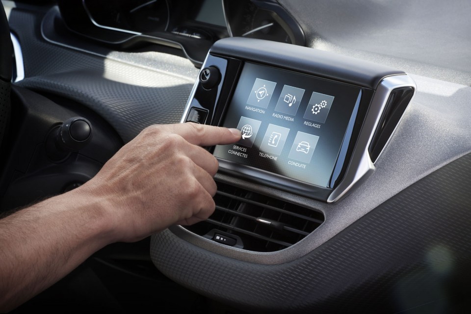 Photo écran tactile SMEG+ nouvelle Peugeot 208 restylée