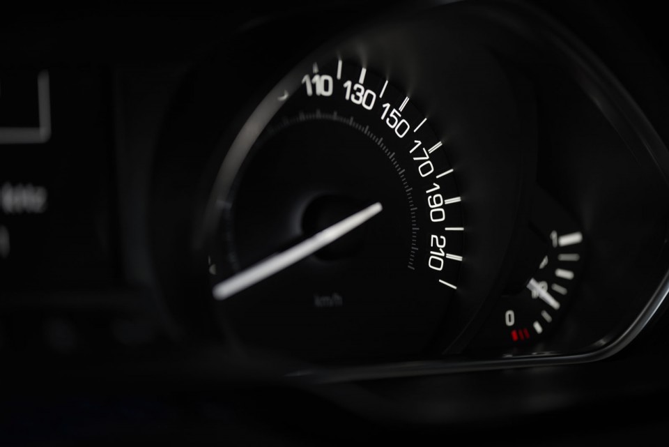 Photo détail compteurs Peugeot 208 restylée