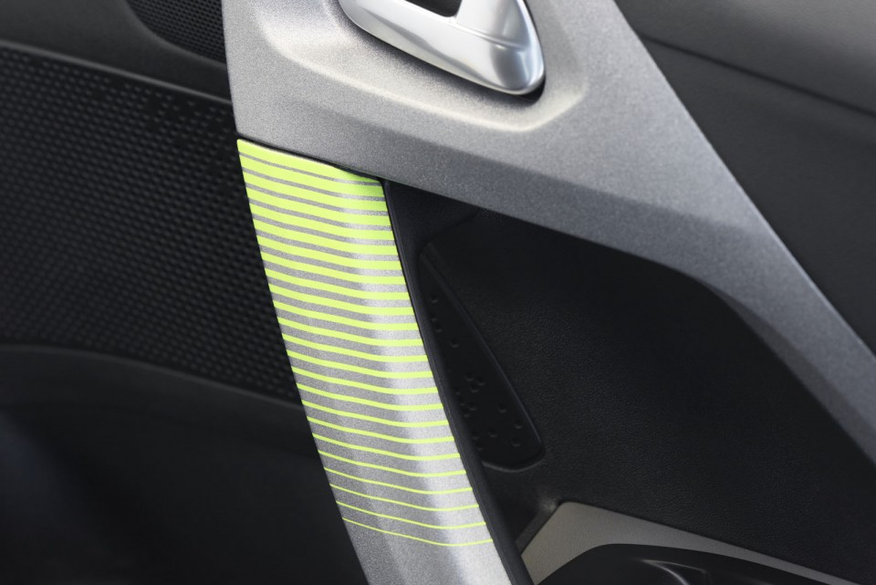 Photo détail poignée porte Lime Yellow Peugeot 208 restylée