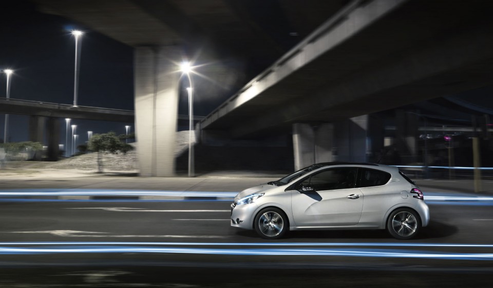 Peugeot 208 Féline HDi Ice Velvet Photo Officielle 001