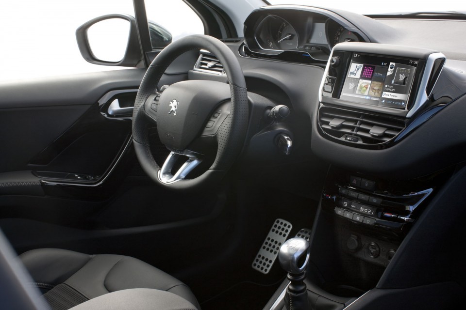 Intérieur Peugeot 208 Féline Statique Photo Officielle 013