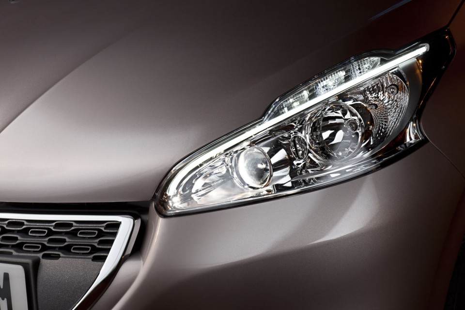 Phare Peugeot 208 026