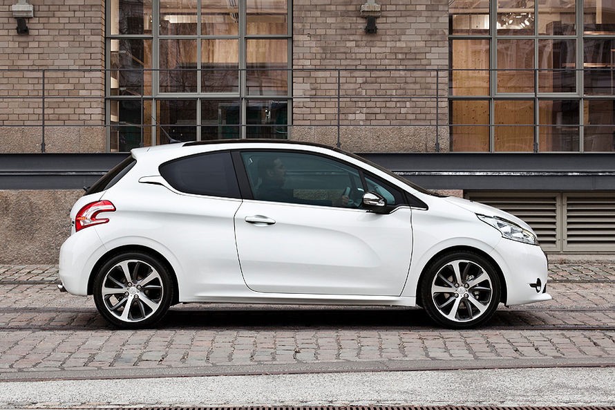 Peugeot 208 Féline - Blanc Banquise - 3 portes 002