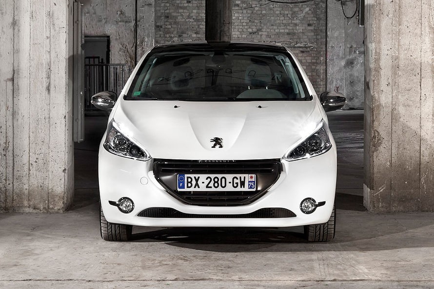 Peugeot 208 Féline - Blanc Banquise - 3 portes 003