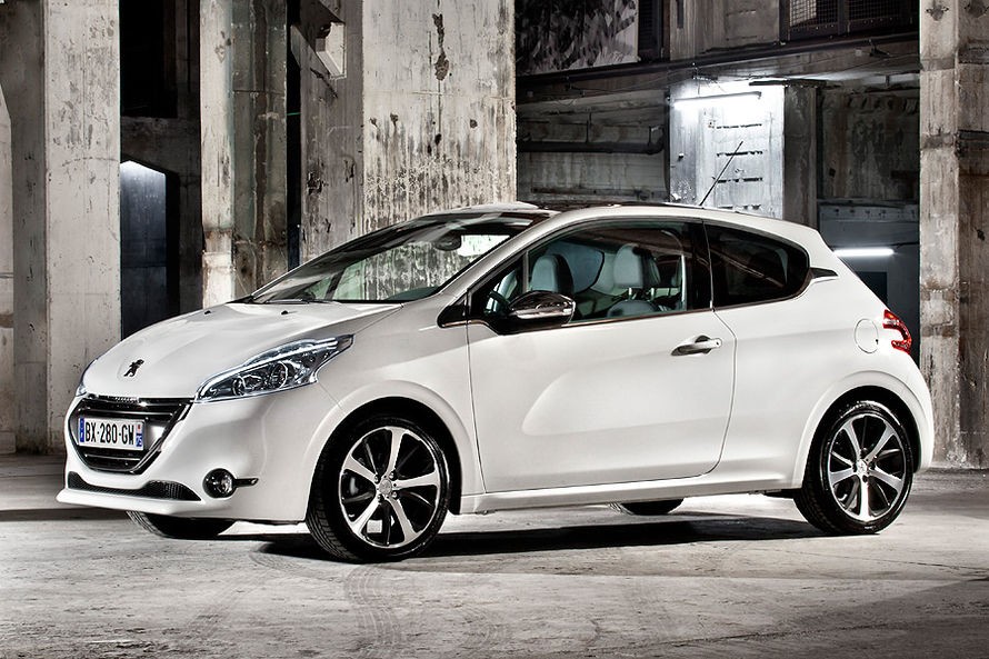 Peugeot 208 Féline - Blanc Banquise - 3 portes 004