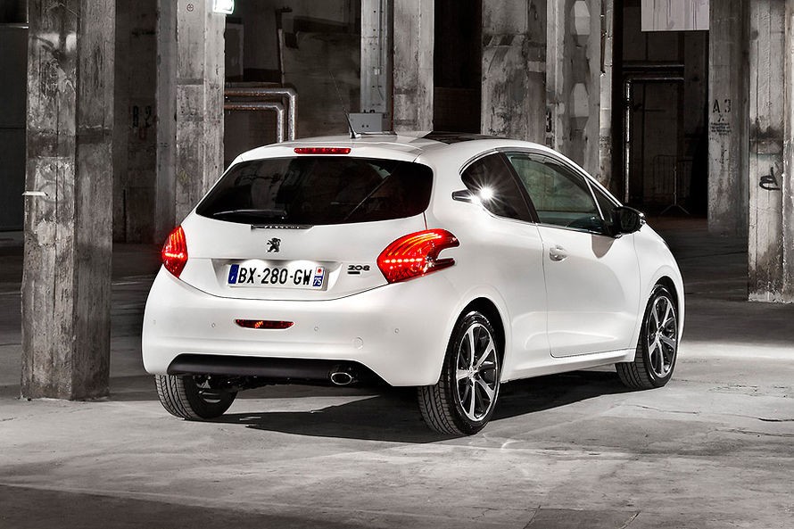 Peugeot 208 Féline - Blanc Banquise - 3 portes 005