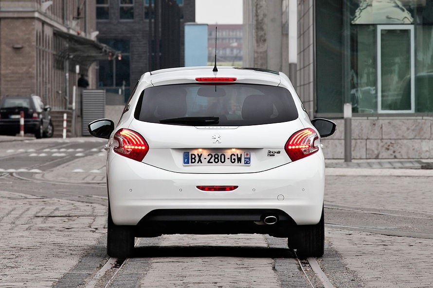 Peugeot 208 Féline - Blanc Banquise - 3 portes 006